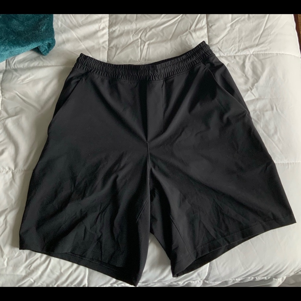 Black 7 Inch lululemon shorts